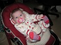 Elya dans sa chaise, dans son transat et sur le PC - 005 * 1024 x 768 * (104KB)